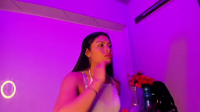 Snapshot of Chloe_Martini chatting on 10-09-25, 03:18 Chloe Martini online show from 10-09-25, 03:18