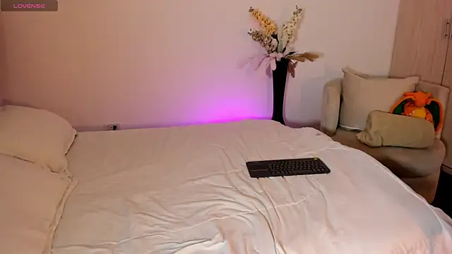 rachaeldeckard   online show from 09-10-25, 06:23