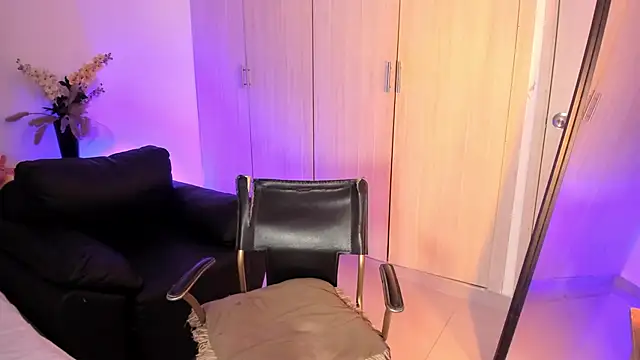 rachaeldeckard   online show from 11-17-25, 12:36