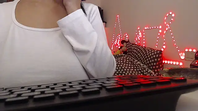 Snapshot of LasolitaAuri chatting on 10-29-25, 07:13 LasolitaAuri online show from 10-29-25, 07:13