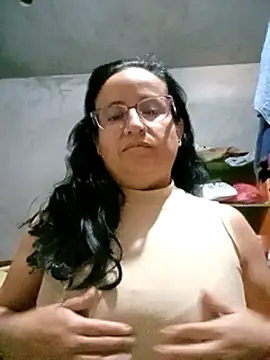 Snapshot of Mariakell chatting on 01-06-25, 04:44 Mariakell online show from 01-06-25, 04:44