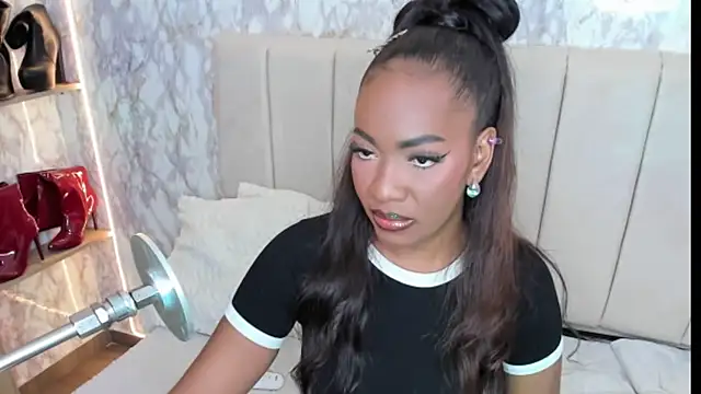 whiitneyfox online show from 10-26-25, 11:05