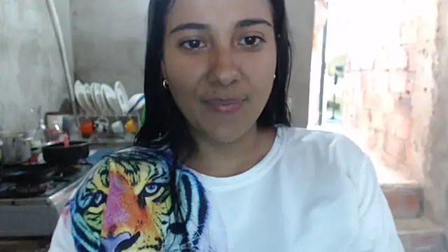 Snapshot of Coral0403 chatting on 03-17-25, 07:48 Coral0403 online show from 03-17-25, 07:48