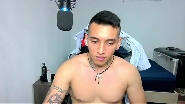 Snapshot of David_Adams2003 chatting on 01-13-25, 10:13 David Adams2003 online show from 01-13-25, 10:13