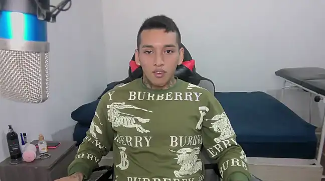 Snapshot of David_Adams2003 chatting on 02-03-25, 02:02 David Adams2003 online show from 02-03-25, 02:02