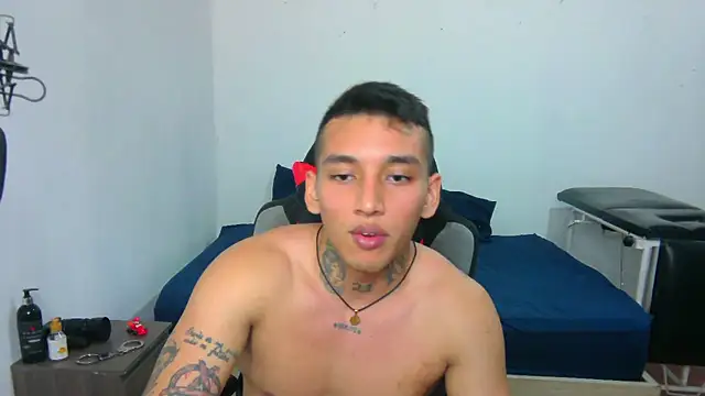 Snapshot of David_Adams2003 chatting on 01-17-25, 02:39 David Adams2003 online show from 01-17-25, 02:39