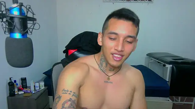 Snapshot of David_Adams2003 chatting on 01-20-25, 12:49 David Adams2003 online show from 01-20-25, 12:49