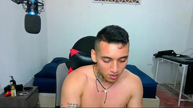 Snapshot of David_Adams2003 chatting on 01-15-25, 02:24 David Adams2003 online show from 01-15-25, 02:24