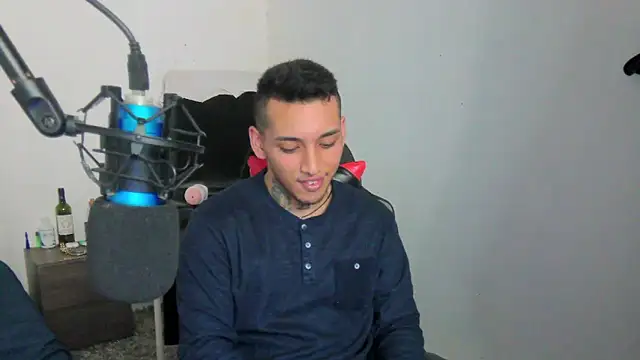 Snapshot of David_Adams2003 chatting on 02-25-25, 06:12 David Adams2003 online show from 02-25-25, 06:12