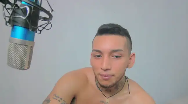 Snapshot of David_Adams2003 chatting on 03-06-25, 08:16 David Adams2003 online show from 03-06-25, 08:16