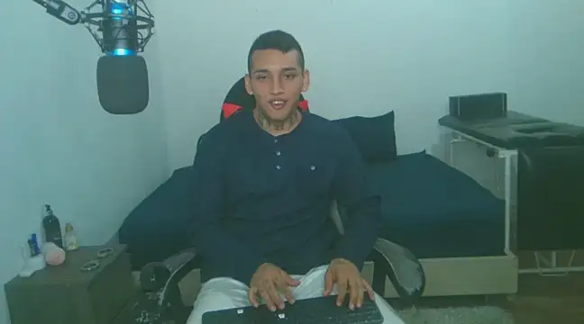 Snapshot of David_Adams2003 chatting on 01-30-25, 02:04 David Adams2003 online show from 01-30-25, 02:04