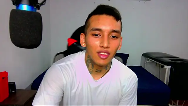 Snapshot of David_Adams2003 chatting on 01-10-25, 09:42 David Adams2003 online show from 01-10-25, 09:42