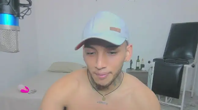 Snapshot of David_Adams2003 chatting on 03-06-25, 01:24 David Adams2003 online show from 03-06-25, 01:24