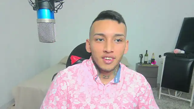 Snapshot of David_Adams2003 chatting on 03-02-25, 03:41 David Adams2003 online show from 03-02-25, 03:41