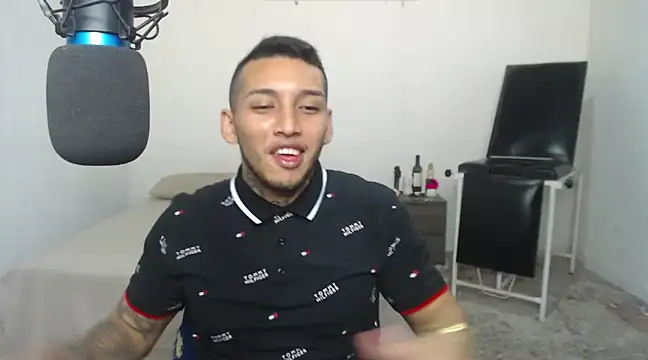 Snapshot of David_Adams2003 chatting on 03-08-25, 01:14 David Adams2003 online show from 03-08-25, 01:14