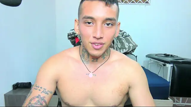 Snapshot of David_Adams2003 chatting on 01-14-25, 02:22 David Adams2003 online show from 01-14-25, 02:22