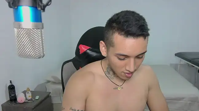 Snapshot of David_Adams2003 chatting on 02-03-25, 11:36 David Adams2003 online show from 02-03-25, 11:36