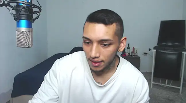 Snapshot of David_Adams2003 chatting on 03-18-25, 09:32 David Adams2003 online show from 03-18-25, 09:32