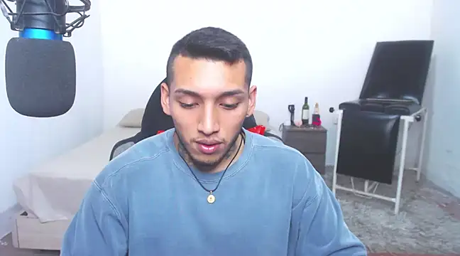 Snapshot of David_Adams2003 chatting on 03-09-25, 01:48 David Adams2003 online show from 03-09-25, 01:48