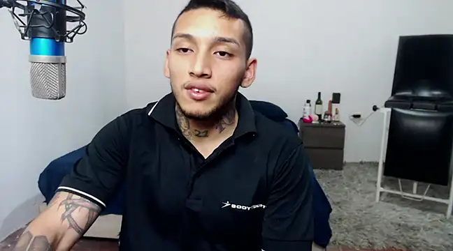 Snapshot of David_Adams2003 chatting on 03-19-25, 06:01 David Adams2003 online show from 03-19-25, 06:01