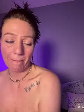 AlessasRoom online show from 04-10-26, 06:31