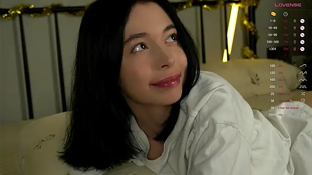 LittleOriana online show from 12-19-25, 05:21