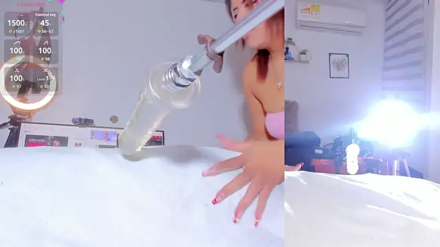 Maria Jones  online show from 10-06-25, 01:40