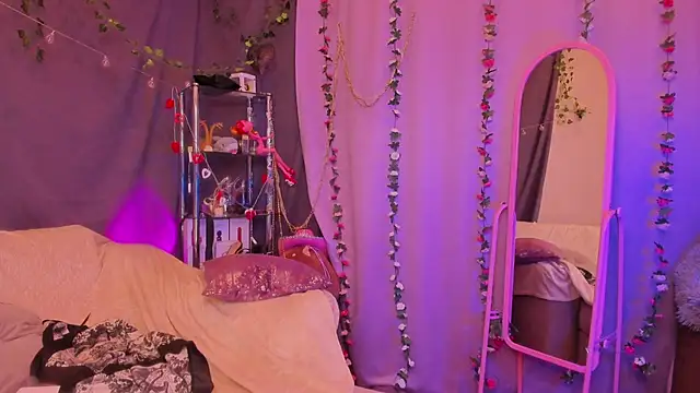 AliceOfWonders online show from 03-07-25, 06:13