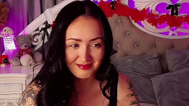 KimKhallifa online show from 10-19-25, 04:48