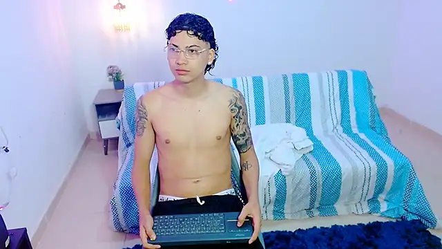 Snapshot of Br4ndxpimm chatting on 05-30-26, 04:01 Br4ndxpimm online show from 05-30-26, 04:01
