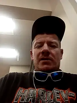 Snapshot of Playboy40 chatting on 02-22-25, 06:28 Playboy40 online show from 02-22-25, 06:28