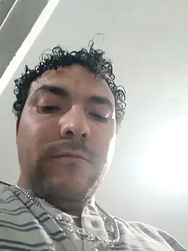 Snapshot of chinoxxx chatting on 02-14-26, 12:33 chinoxxx online show from 02-14-26, 12:33