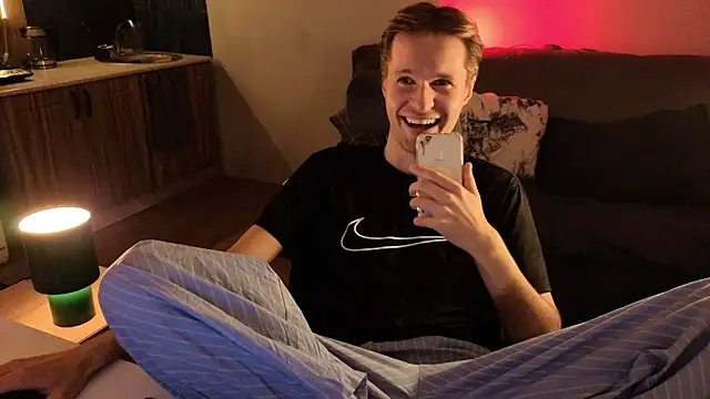 Leonnextdoor online show from 02-04-26, 07:09