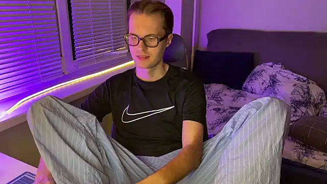 Leonnextdoor online show from 02-02-26, 04:39