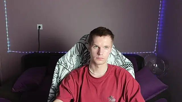 Leonnextdoor online show from 12-30-24, 12:20