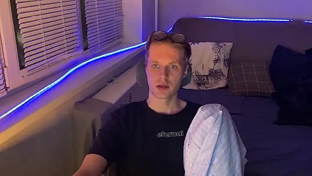 Leonnextdoor online show from 01-07-26, 05:18