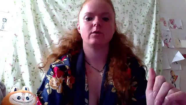 Snapshot of Rae_Jeannie chatting on 06-11-26, 07:05 Rae Jeannie online show from 06-11-26, 07:05