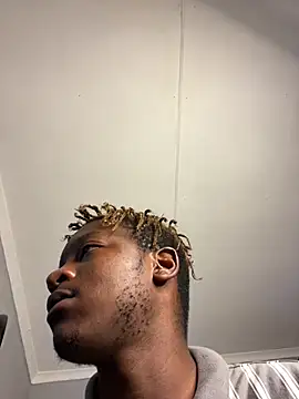 Snapshot of Redfucks333 chatting on 02-21-26, 06:21 Redfucks333 online show from 02-21-26, 06:21