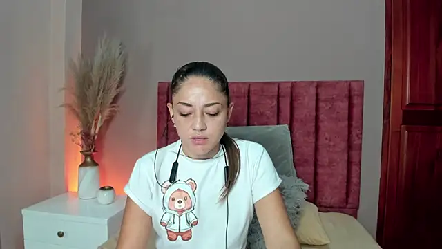 EloiseQuinn online show from 11-11-25, 01:17