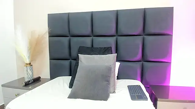 Snapshot of EloiseQuinn chatting on 10-12-25, 05:03 EloiseQuinn online show from 10-12-25, 05:03
