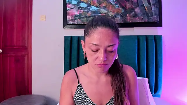 EloiseQuinn online show from 10-29-25, 01:21