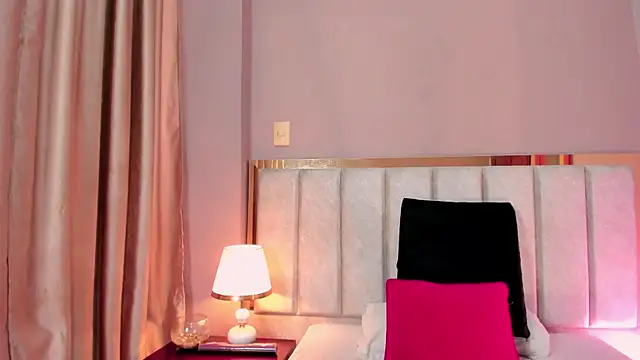 EloiseQuinn online show from 12-19-25, 02:41