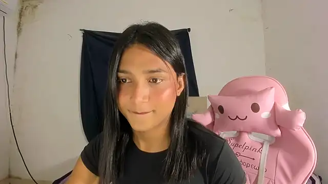 Miss noah18 online show from 10-26-25, 04:40