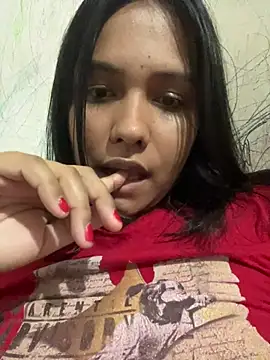 Snapshot of Ninabrunette18 chatting on 07-20-26, 12:51 Ninabrunette18 online show from 07-20-26, 12:51