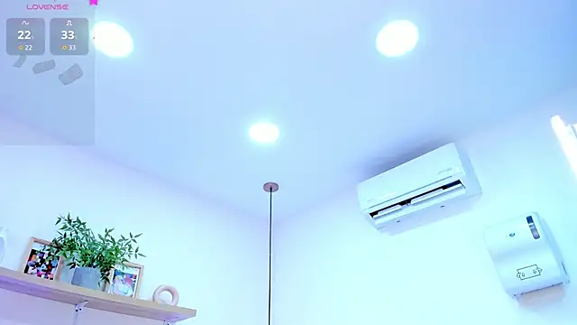 Snapshot of violeta_candyy_ chatting on 04-22-26, 03:35 violeta candyy online show from 04-22-26, 03:35