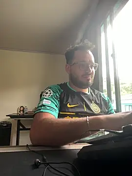 EMILIOHOT online show from 04-27-26, 07:01