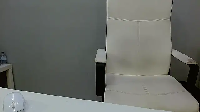 Snapshot of Betty2u chatting on 09-19-25, 06:39 Betty2u online show from 09-19-25, 06:39