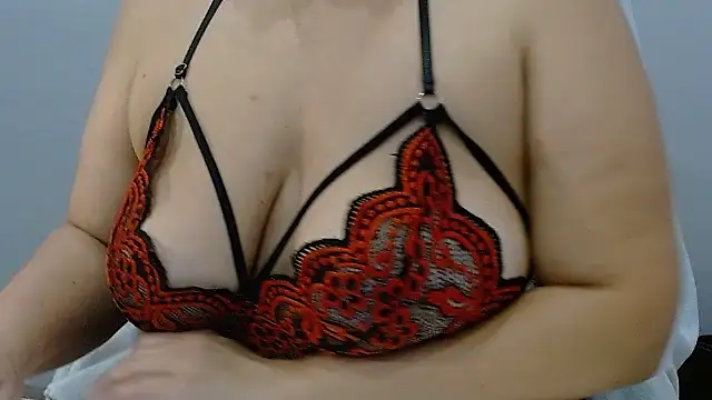 Snapshot of Betty2u chatting on 10-24-25, 06:56 Betty2u online show from 10-24-25, 06:56