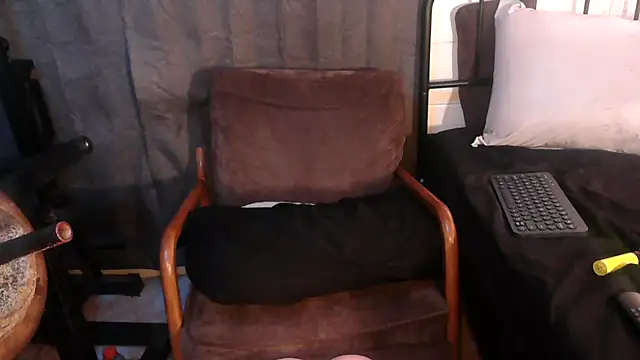 Snapshot of k1oudE chatting on 05-29-26, 05:19 k1oudE online show from 05-29-26, 05:19