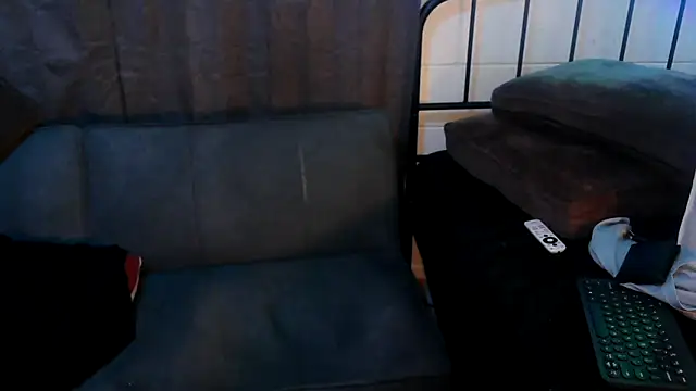 Snapshot of k1oudE chatting on 05-12-26, 05:41 k1oudE online show from 05-12-26, 05:41